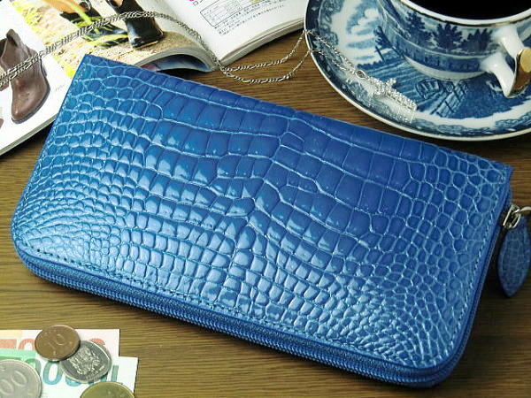青色の財布